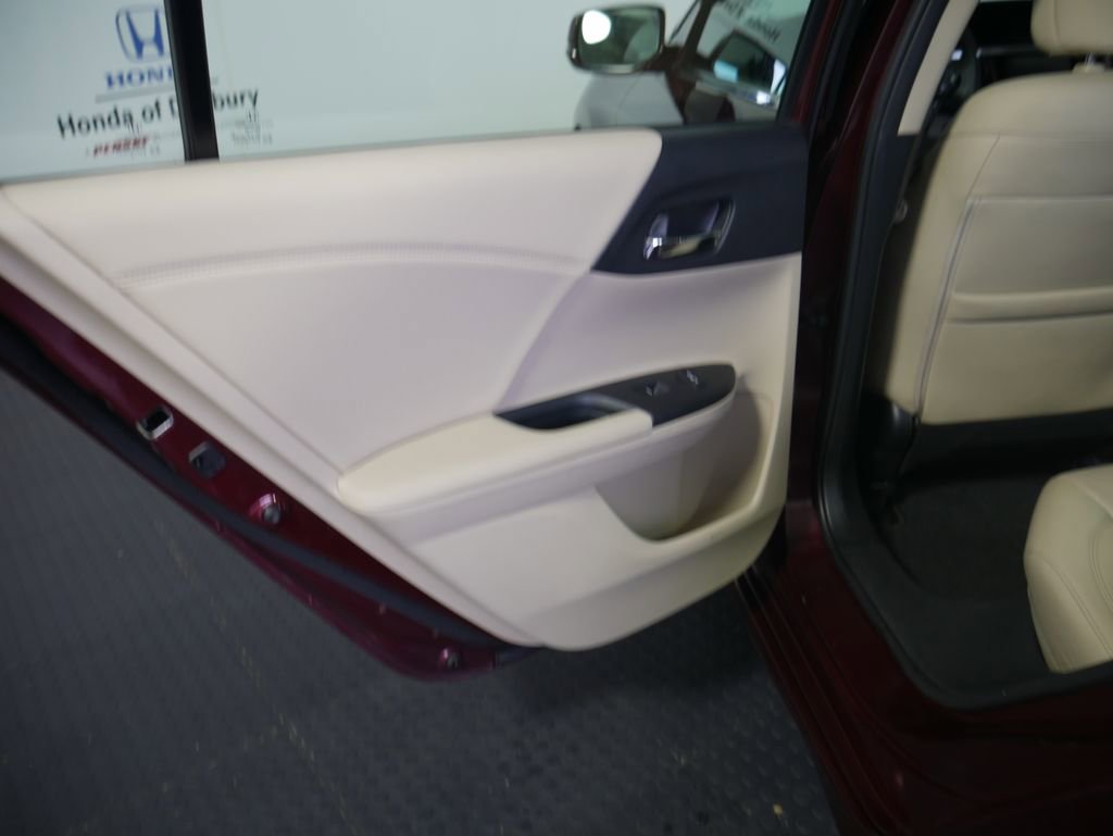 Used 2016 Honda Accord Touring image 11