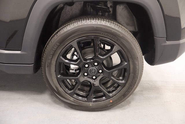 New 2025 Jeep Compass Latitude w/ Sun & Sound Group image 25