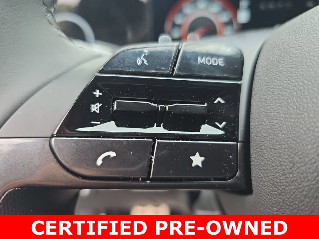 Certified 2025 Hyundai Elantra SEL FWD image 17