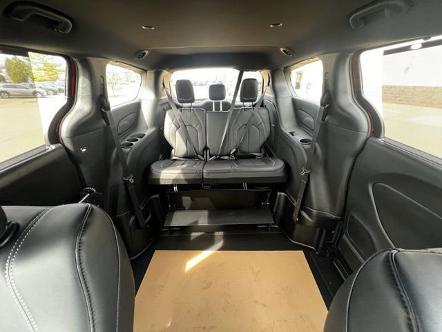 Used 2025 Chrysler Voyager LX image 21