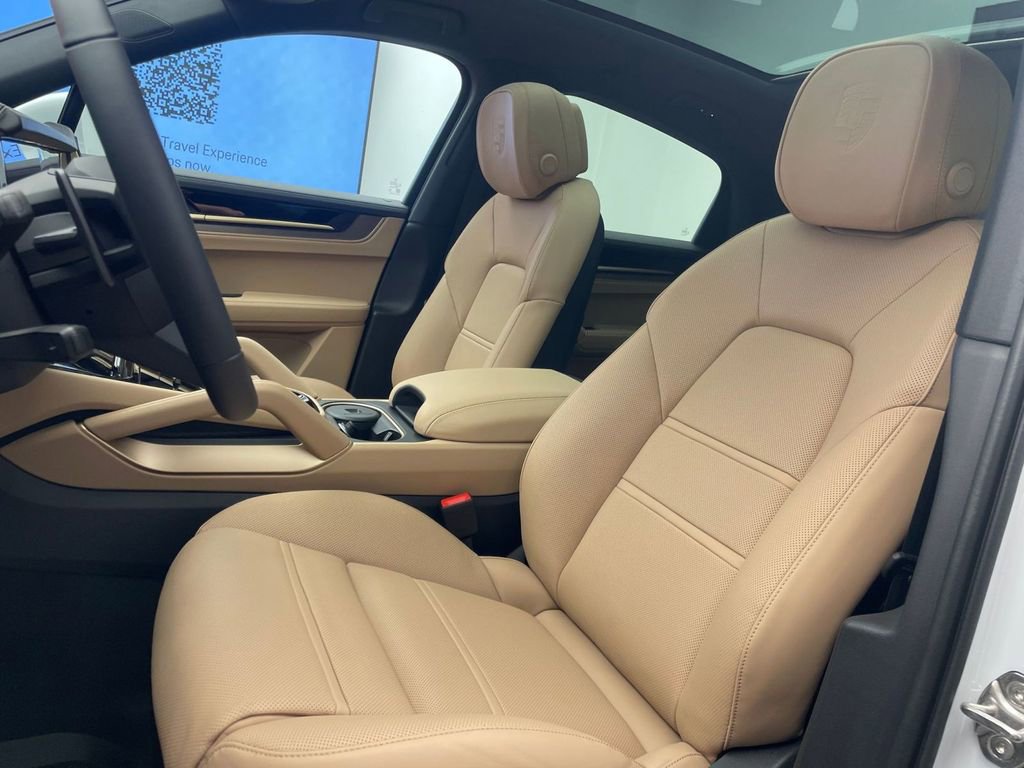 New 2026 Porsche Cayenne Coupe AWD/4WD image 5