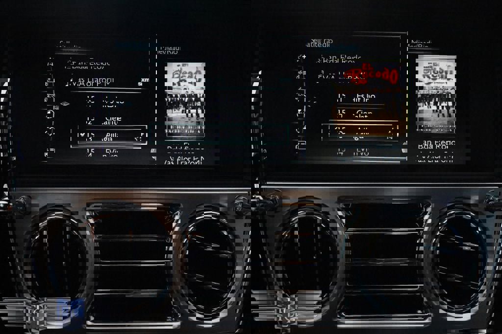 Used 2021 Rolls-Royce Dawn image 32