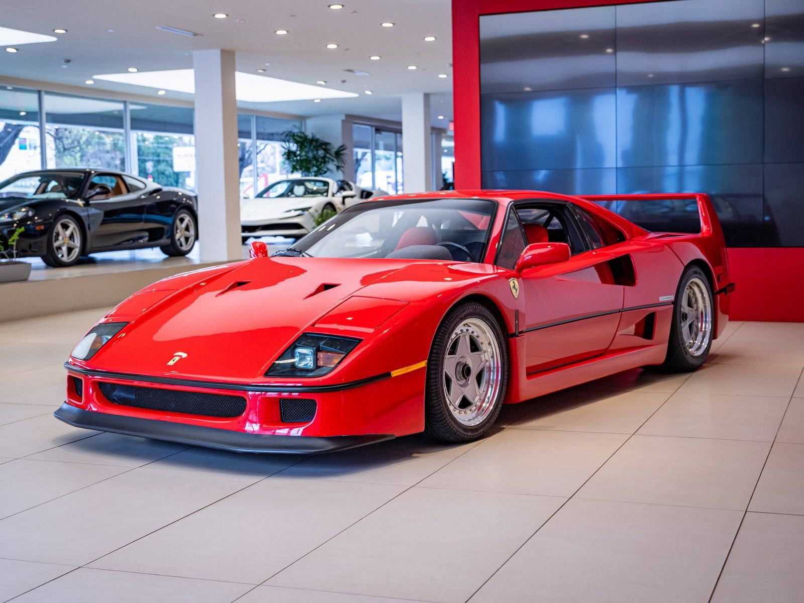 Used 1990 Ferrari F40 RWD image 4