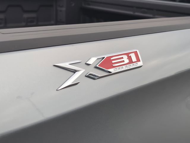 New 2026 GMC Sierra 1500 SLT image 9