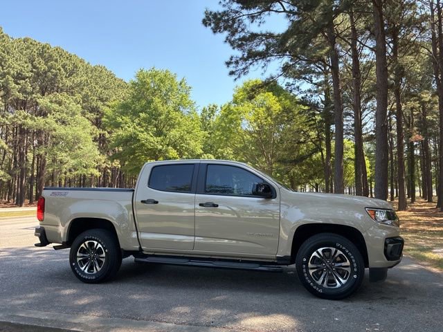 Used 2022 Chevrolet Colorado Z71 AWD/4WD image 2