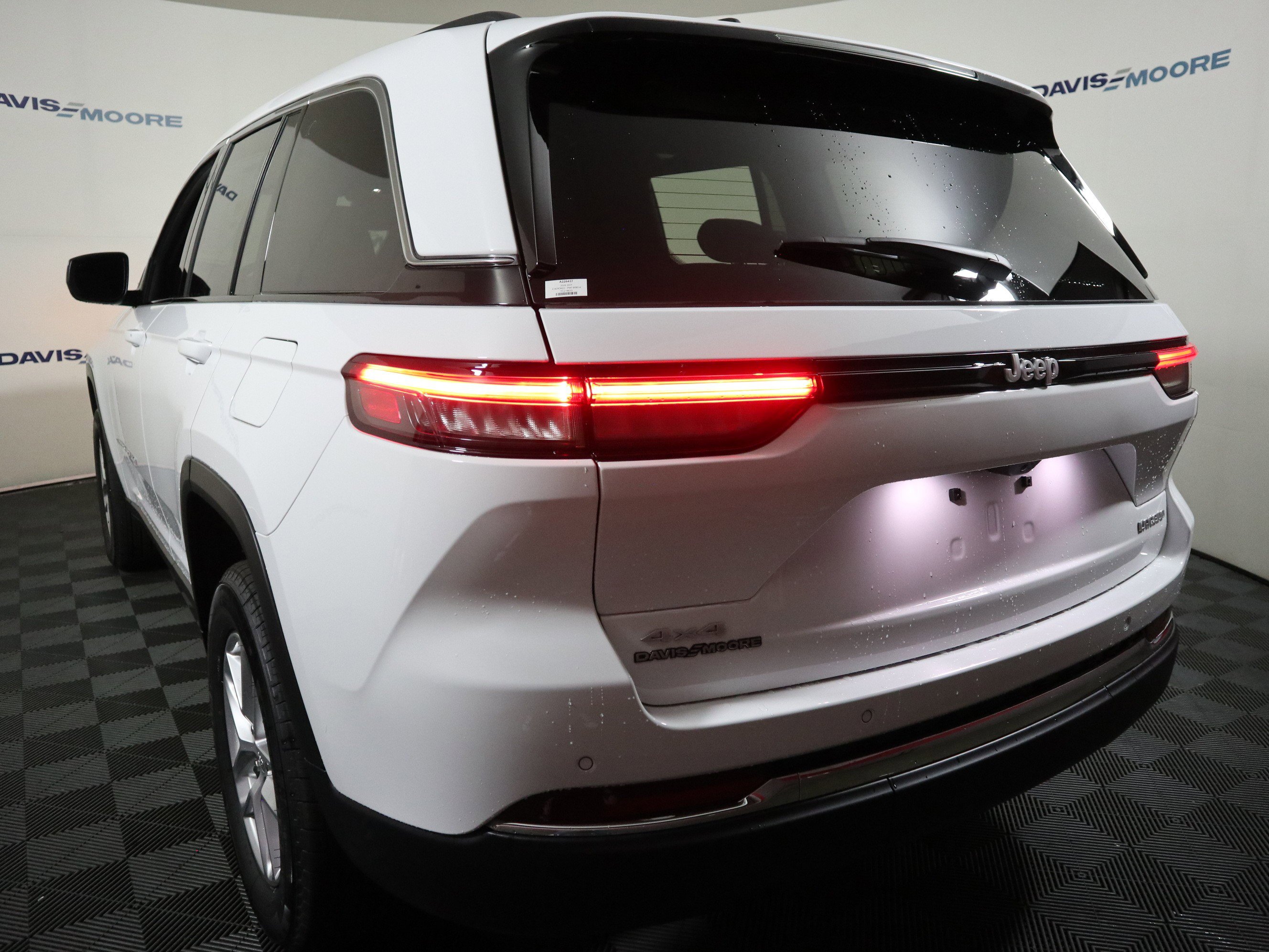 New 2026 Jeep Grand Cherokee Laredo X AWD/4WD image 9