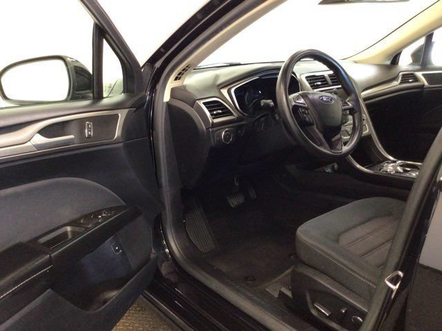 Used 2020 Ford Fusion SE FWD image 16