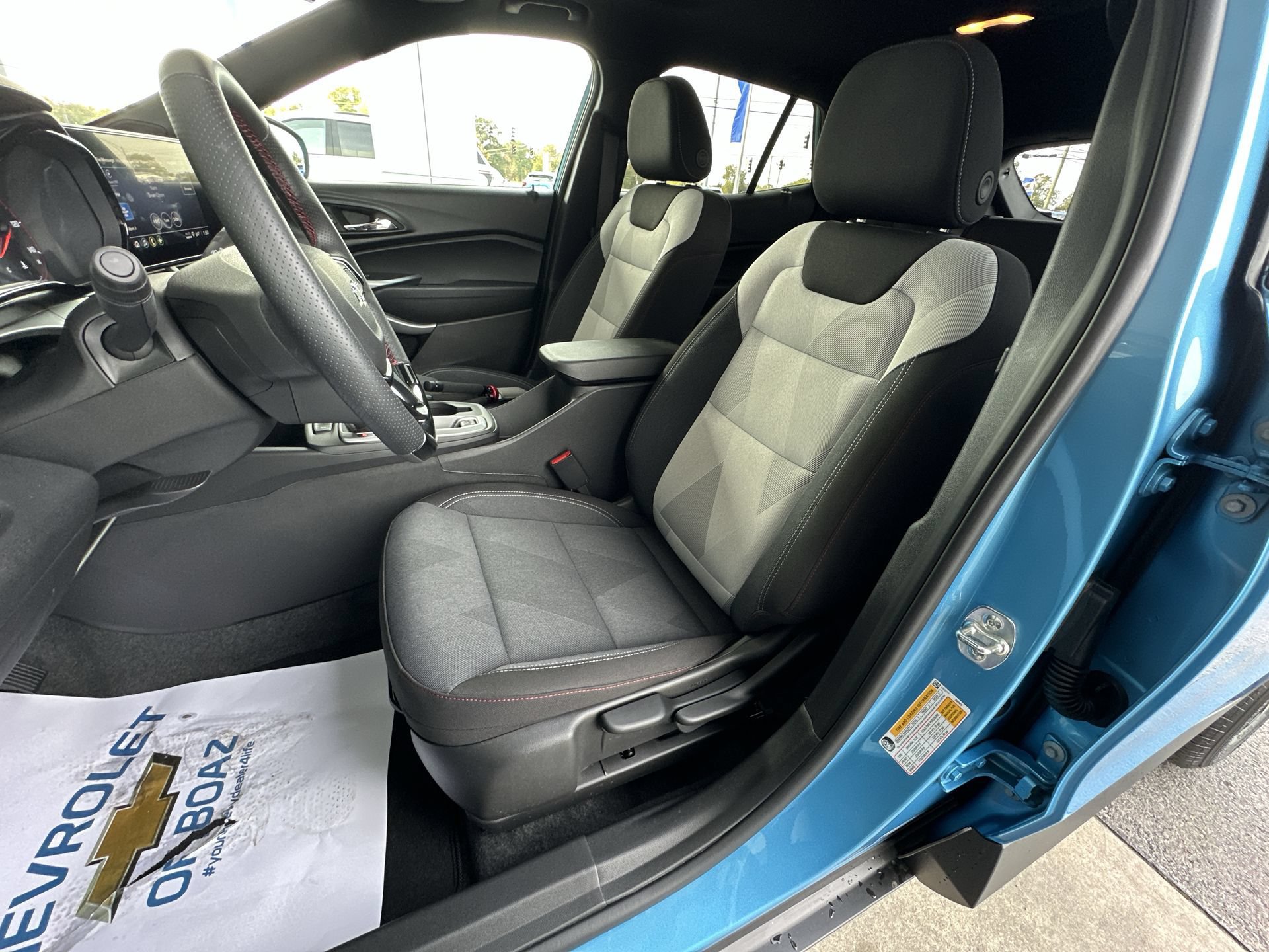 Used 2026 Chevrolet Trax RS w/ Sunroof Package FWD image 18