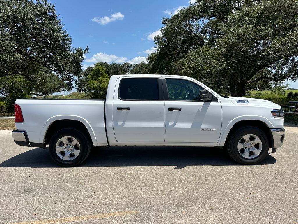 Used 2025 RAM 1500 Big Horn AWD/4WD image 4