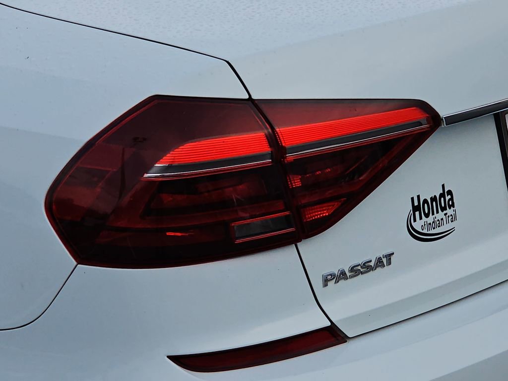 Used 2017 Volkswagen Passat 1.8T R-Line w/ R-Line Lighting Package image 30