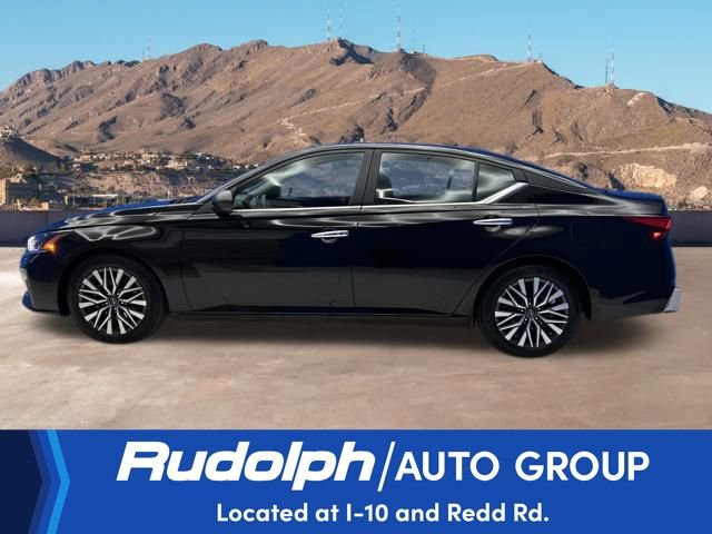 Used 2025 Nissan Altima 2.5 SV image 2