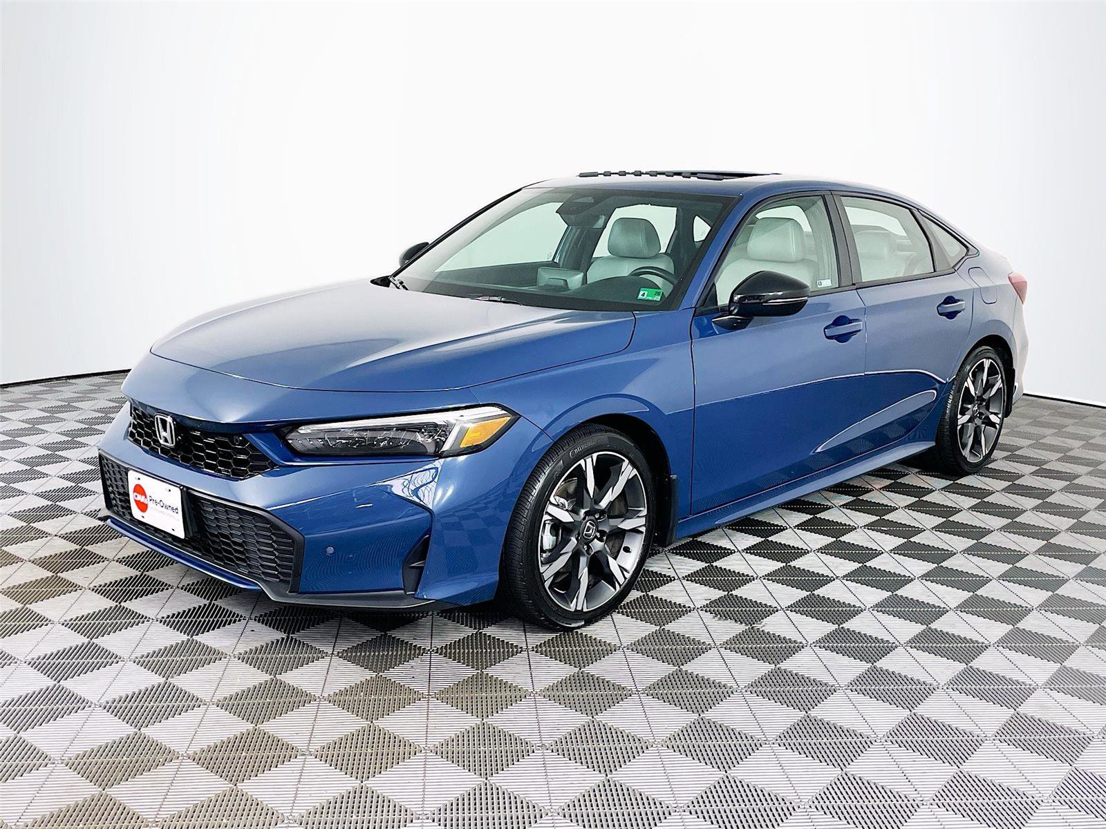 Used 2025 Honda Civic Sport Touring image 3