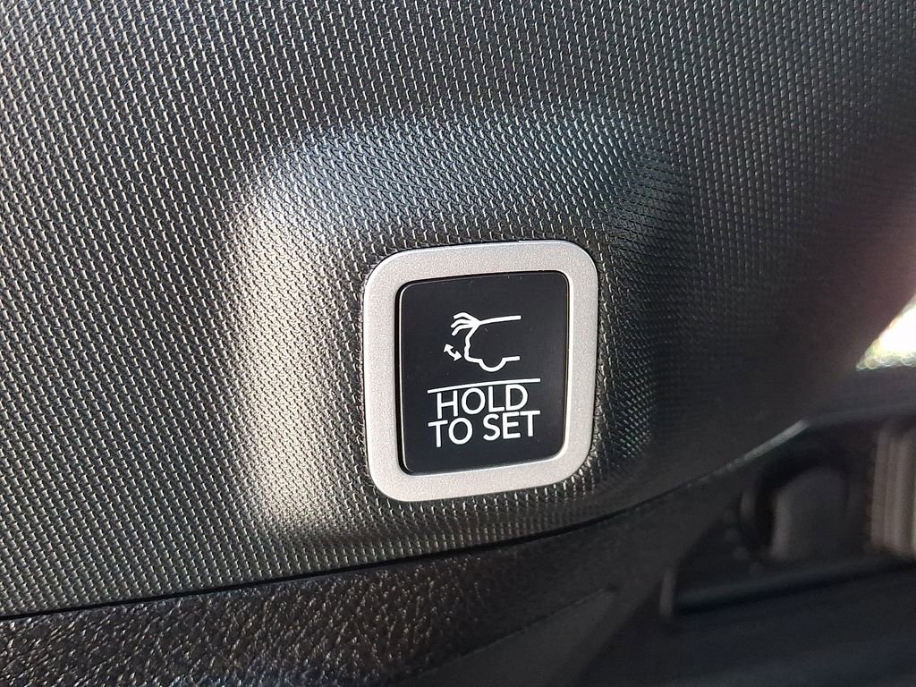 Used 2025 Jeep Grand Cherokee Altitude image 31