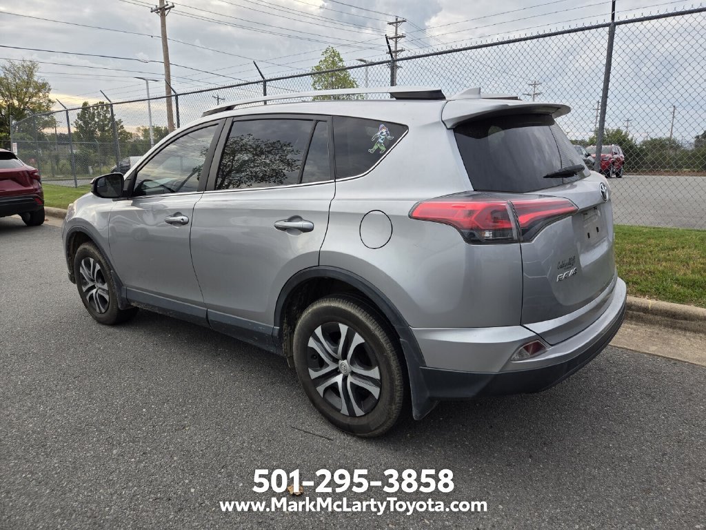 Used 2018 Toyota RAV4 LE FWD image 5