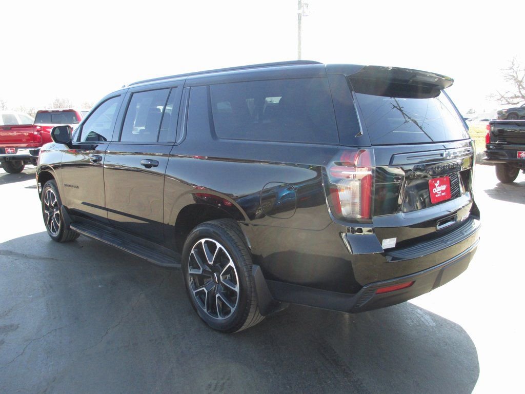 Used 2023 Chevrolet Suburban RST image 9