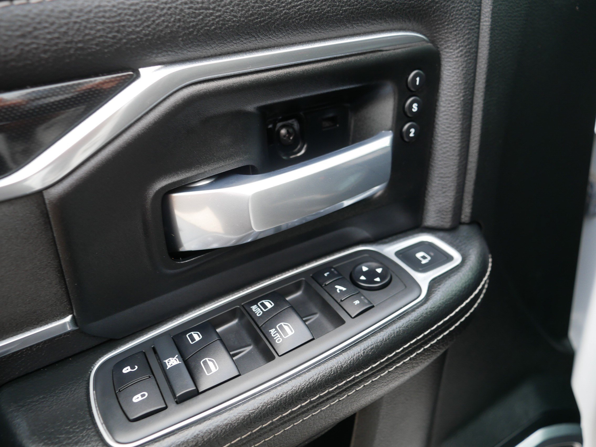 Used 2021 RAM 2500 Laramie w/ Night Edition AWD/4WD image 19
