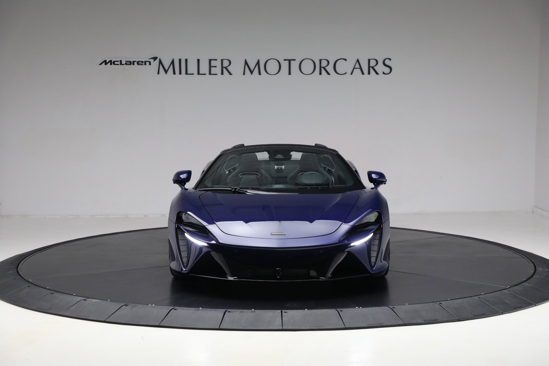 New 2025 McLaren Artura TechLux image 12