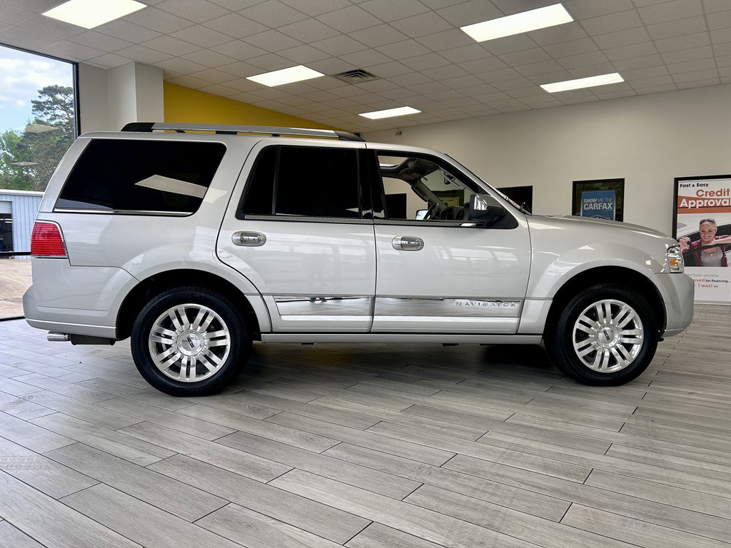 Used 2012 Lincoln Navigator 2WD image 5