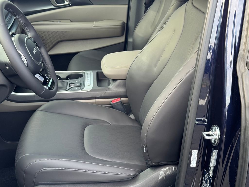 New 2026 Kia Carnival FWD image 11