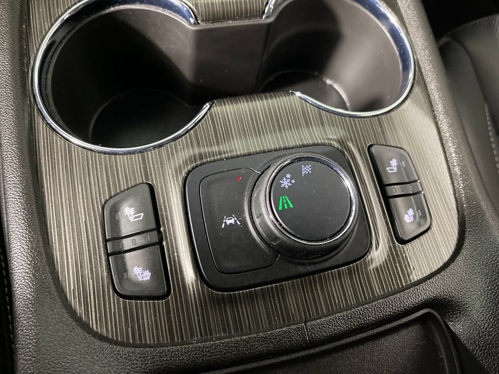 Used 2023 GMC Acadia SLT FWD image 30