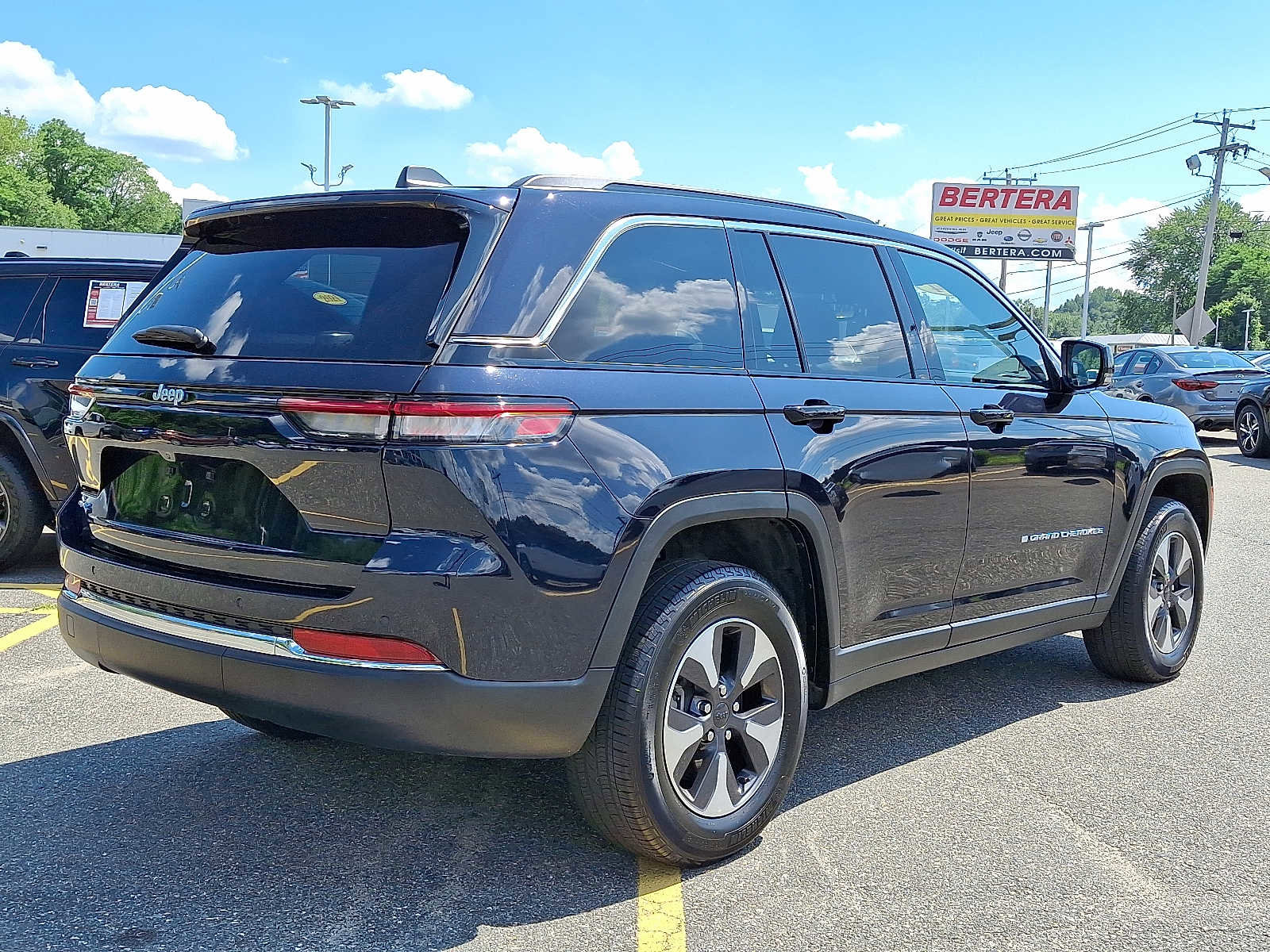Used 2024 Jeep Grand Cherokee Limited 4xe image 7
