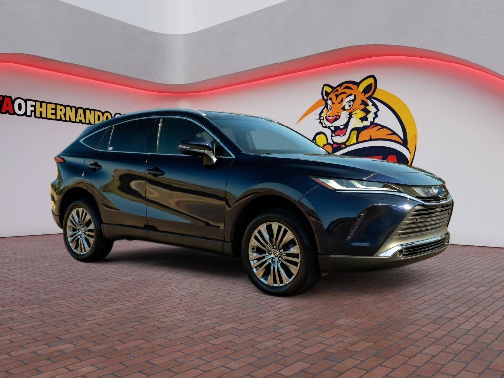 Used 2022 Toyota Venza XLE AWD/4WD image 3