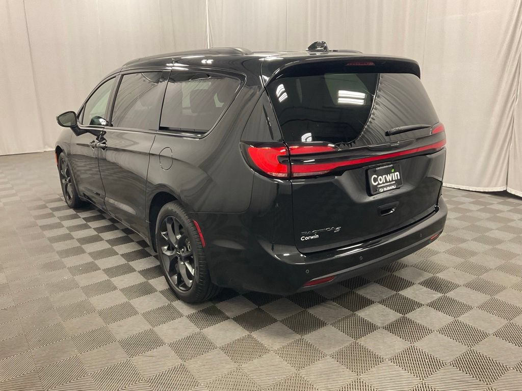 Used 2023 Chrysler Pacifica Touring-L w/ S Appearance Package FWD image 4