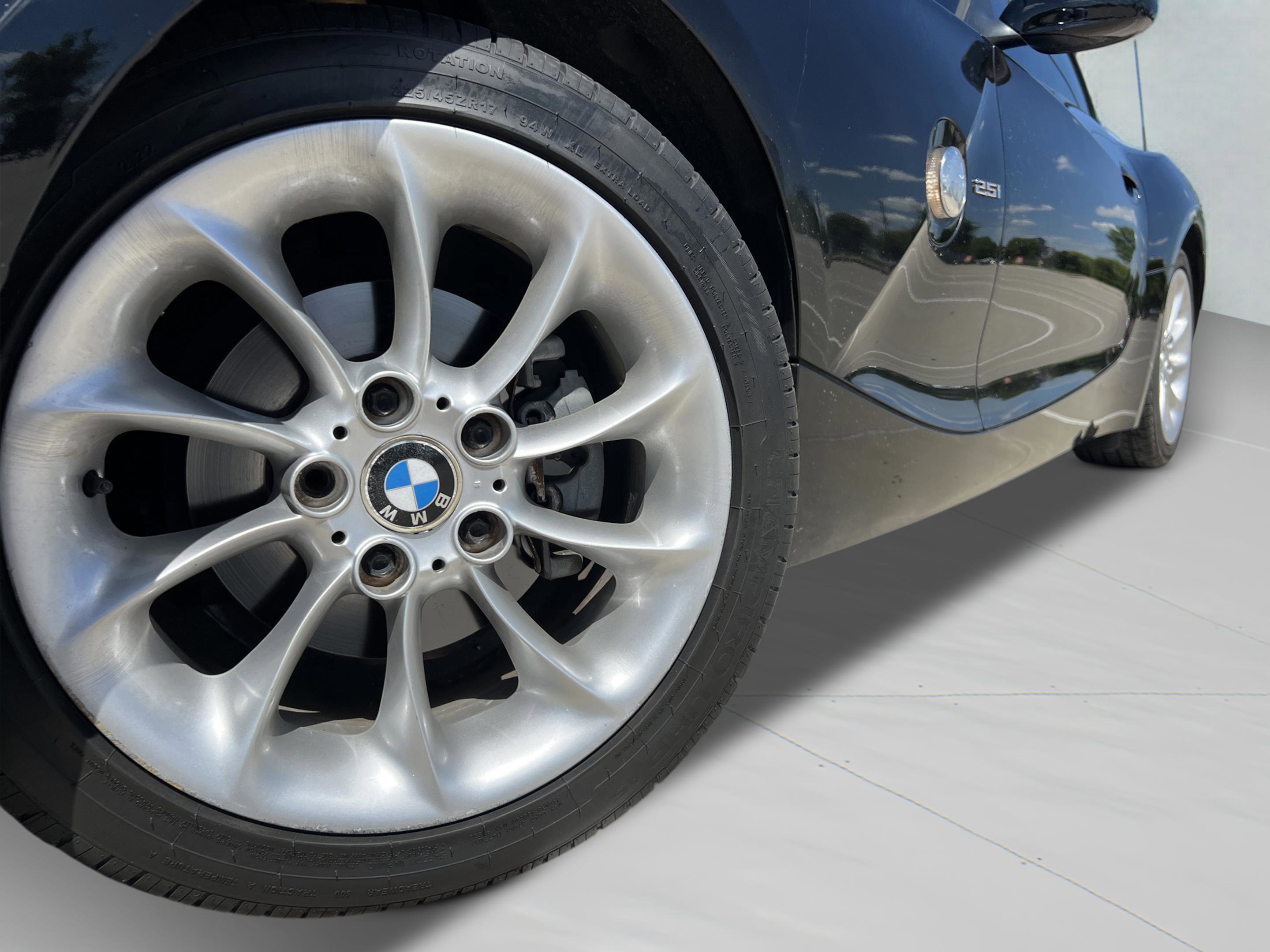 Used 2005 BMW Z4 2.5i image 30