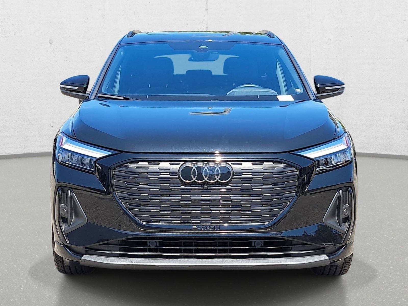 Certified 2025 Audi Q4 e-tron Premium Plus w/ Premium Plus AWD/4WD image 2