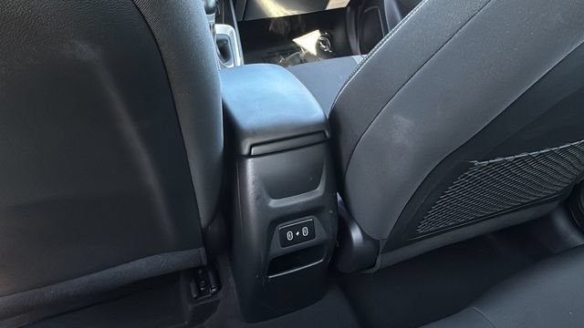 Used 2025 Hyundai Venue SEL FWD image 21
