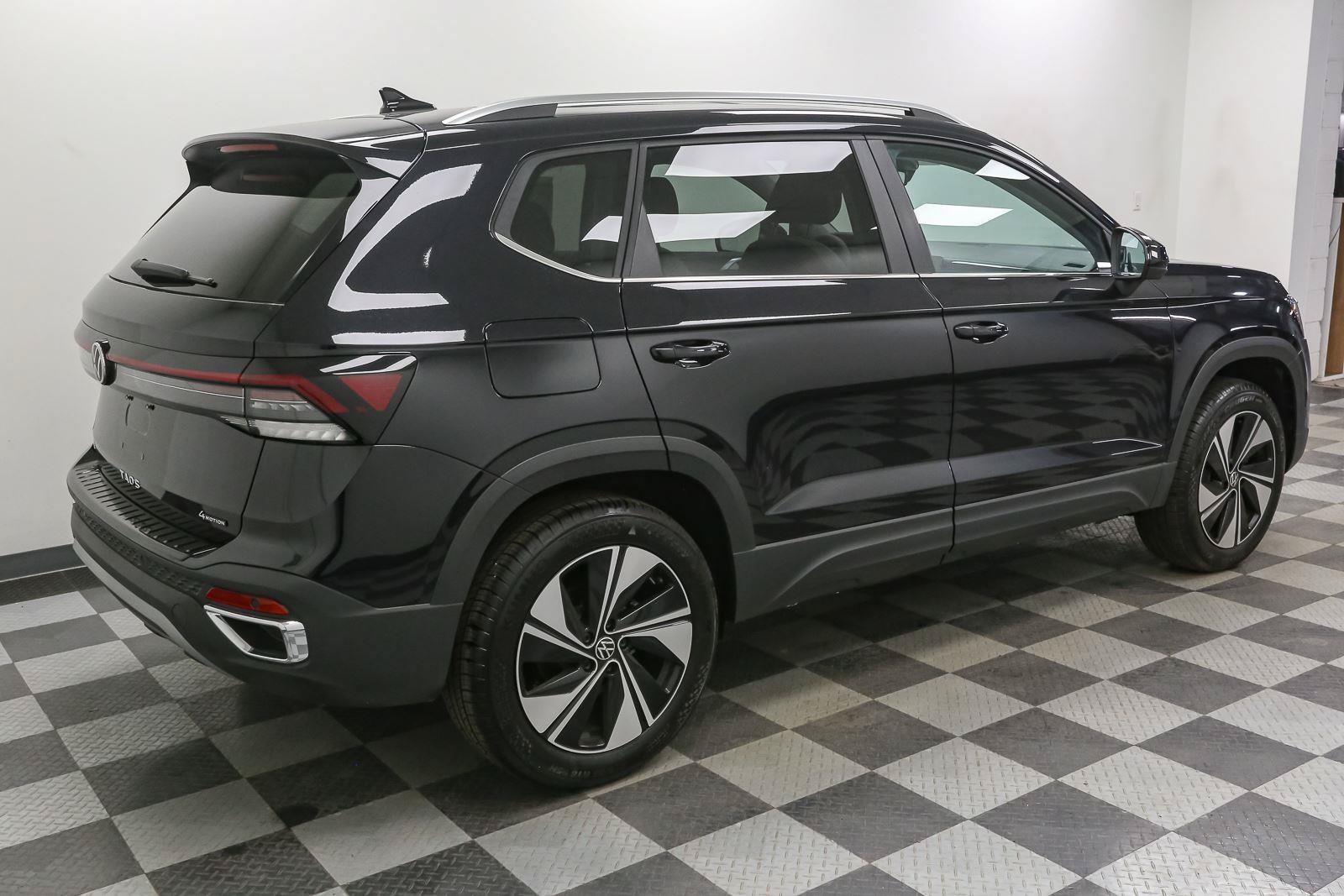 New 2026 Volkswagen Taos SE AWD/4WD image 8