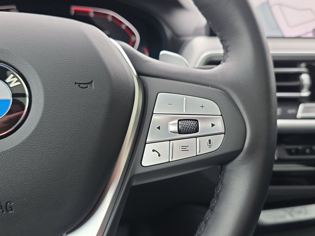 Used 2025 BMW X4 xDrive30i image 21