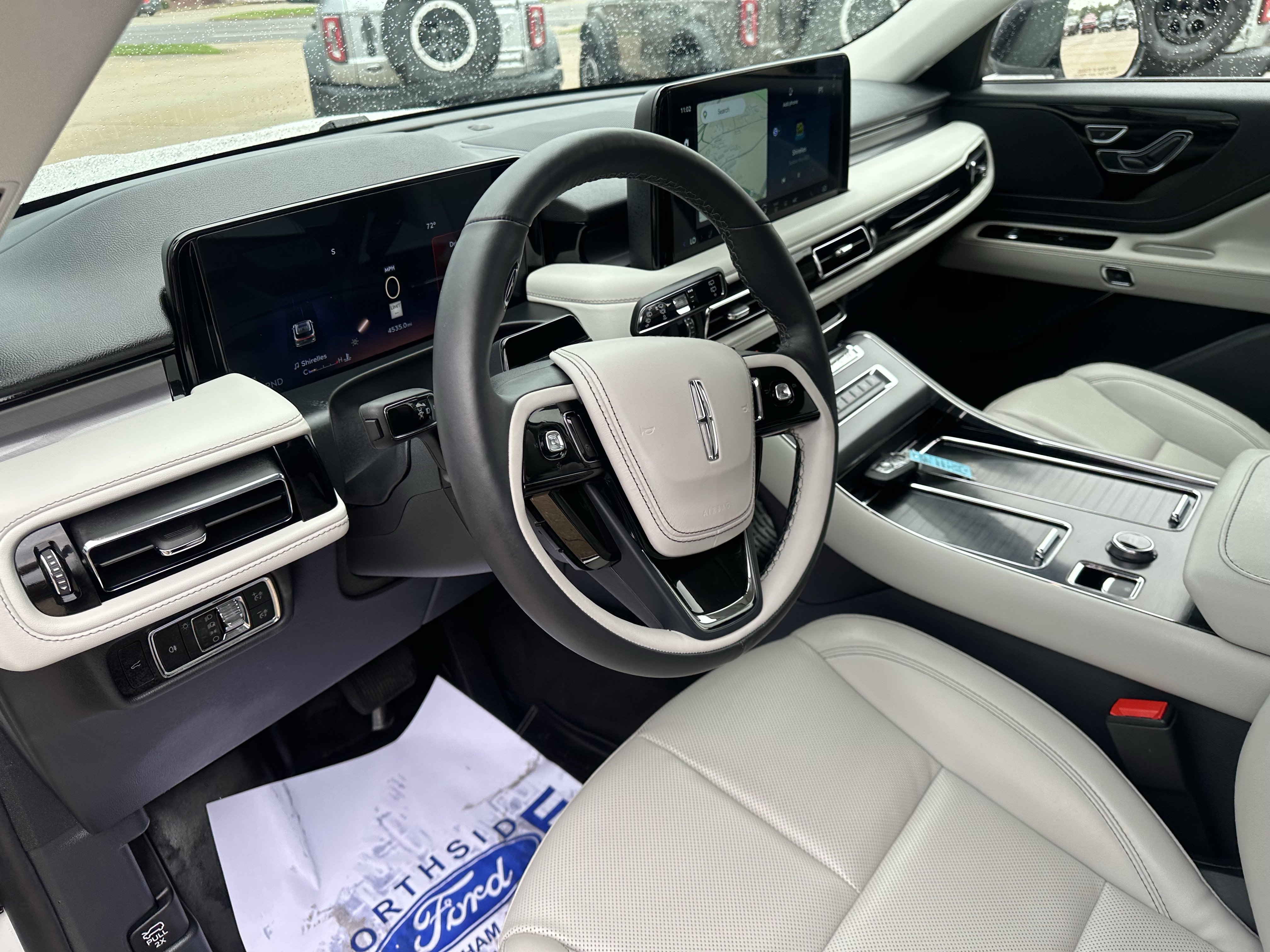 Used 2026 Lincoln Aviator AWD w/ Jet Appearance Package image 21