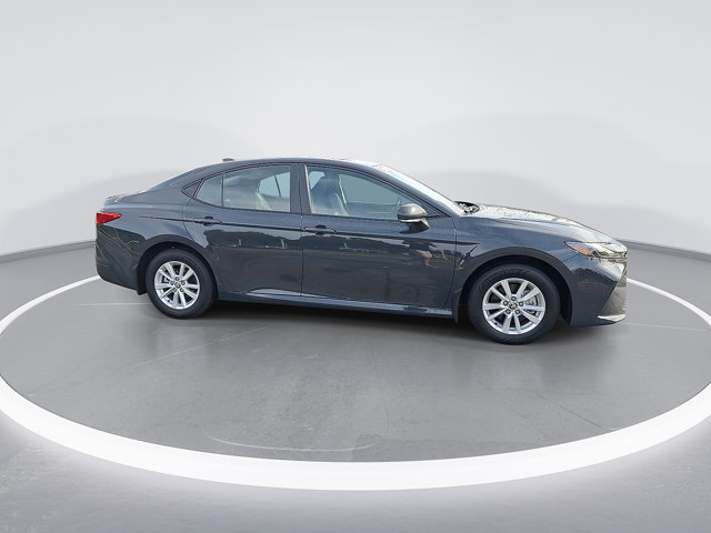 Used 2025 Toyota Camry LE AWD/4WD image 9