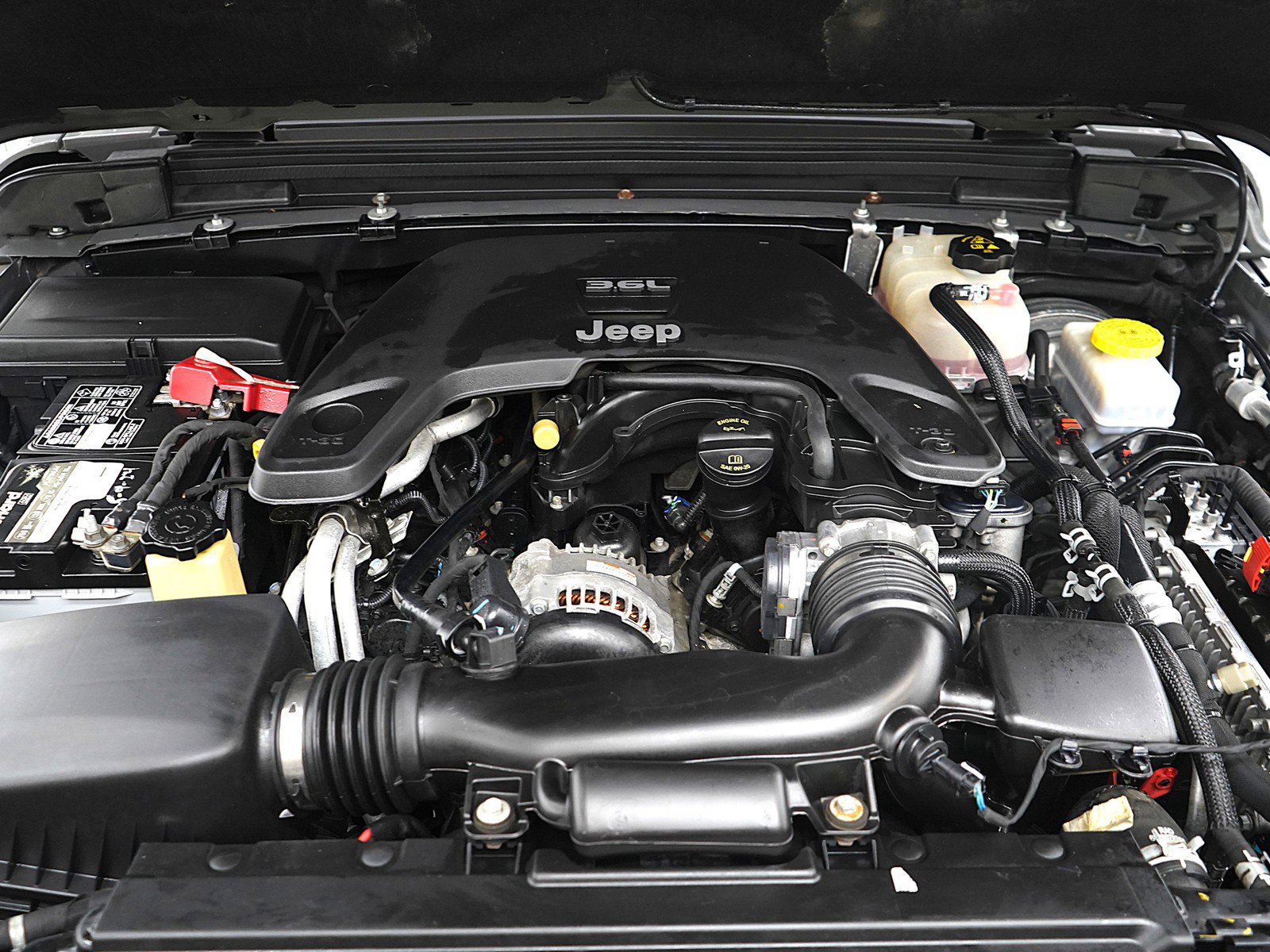 Used 2018 Jeep Wrangler Unlimited Sahara w/ Cold Weather Group image 30