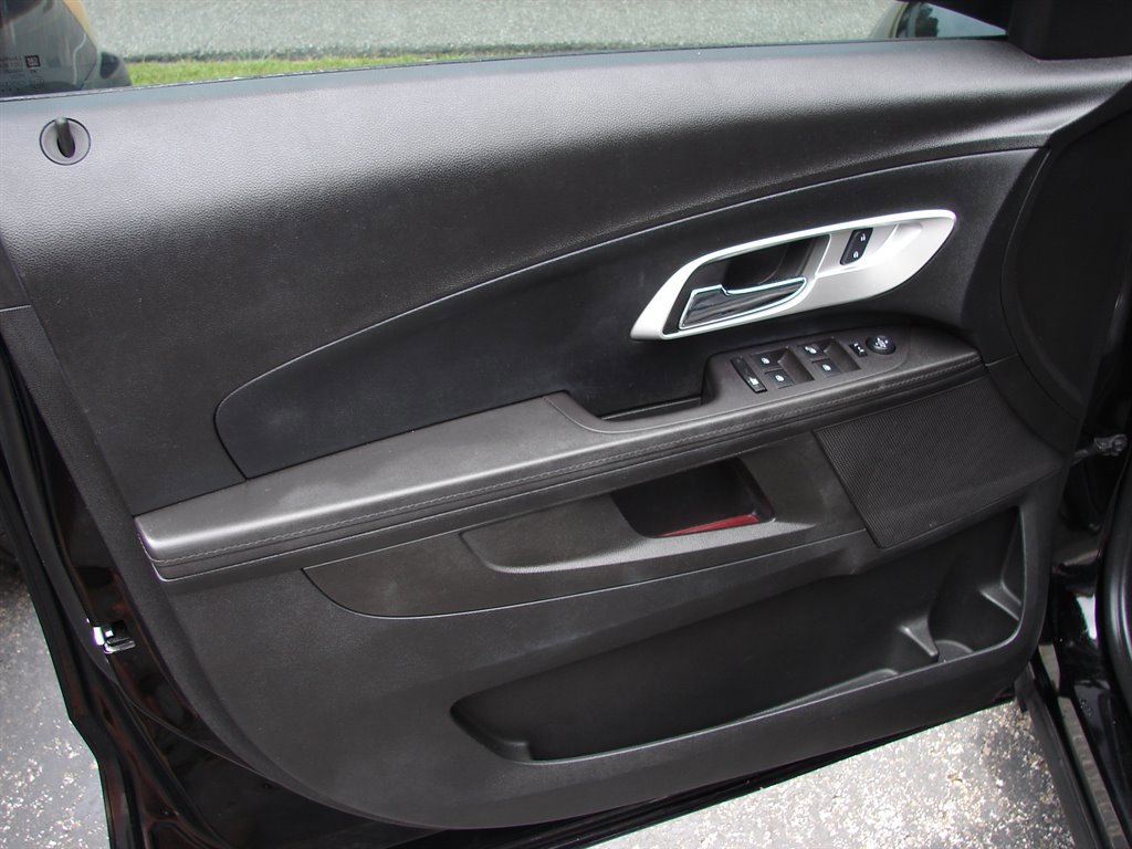 Used 2017 Chevrolet Equinox LT w/ Convenience Package image 5