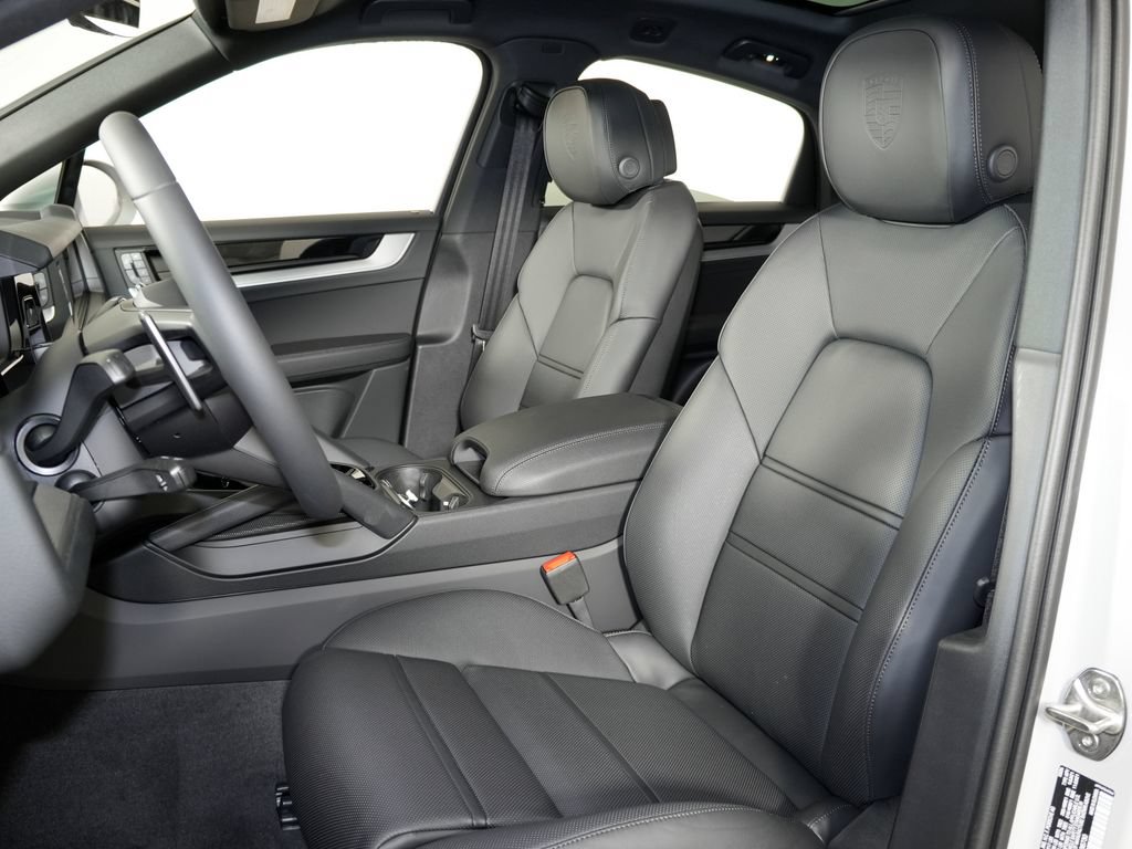 Certified 2026 Porsche Cayenne Coupe AWD/4WD image 5