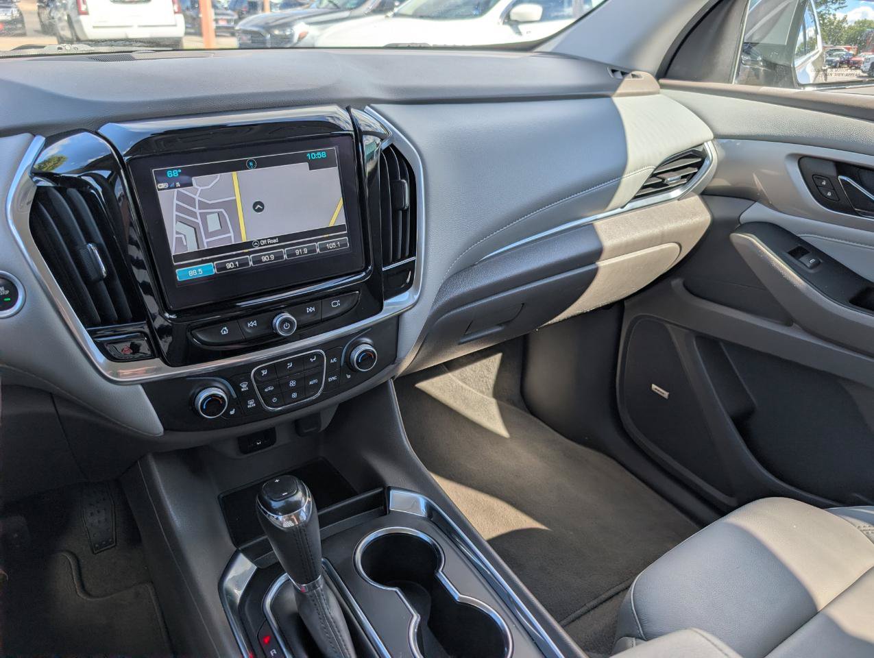 Used 2018 Chevrolet Traverse LT FWD image 23