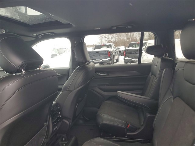 New 2025 Jeep Grand Cherokee L Altitude image 10