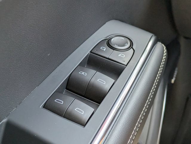 Used 2026 GMC Acadia Elevation w/ Elevation Premium Package FWD image 27