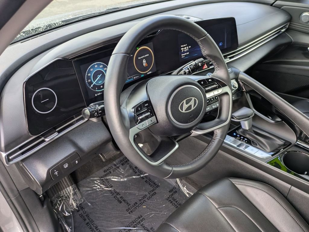 Certified 2025 Hyundai Elantra Limited image 13