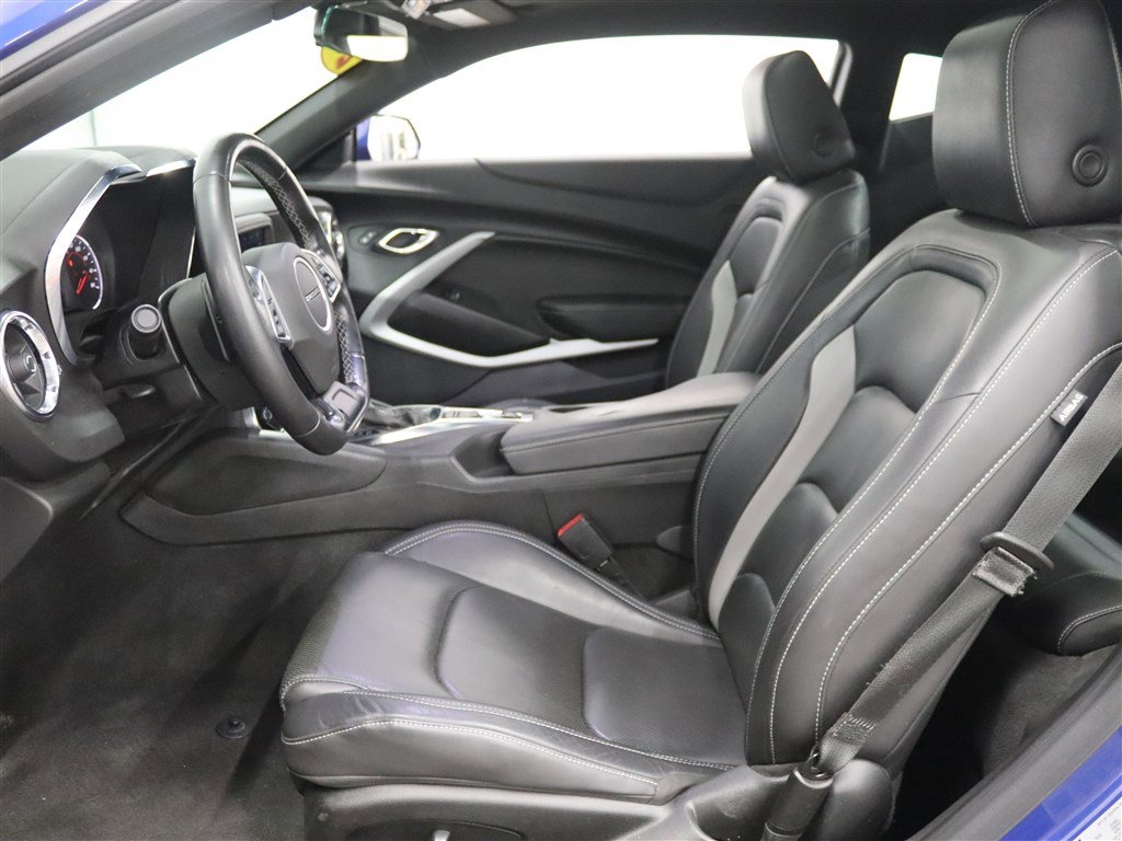 Used 2021 Chevrolet Camaro LT RWD image 9