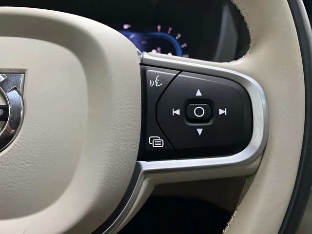 Used 2022 Volvo XC60 B5 Momentum w/ Climate Package AWD/4WD image 34