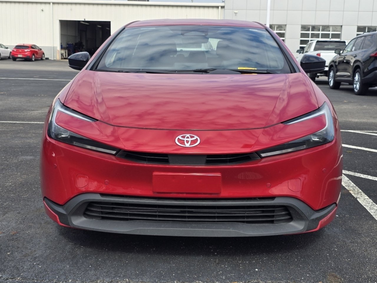 Used 2025 Toyota Prius LE FWD image 2