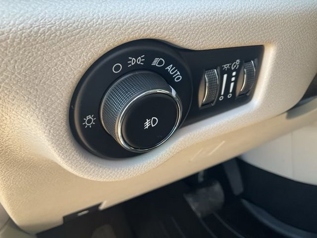 Used 2018 Chrysler Pacifica Touring Plus w/ Tire & Wheel Group image 7