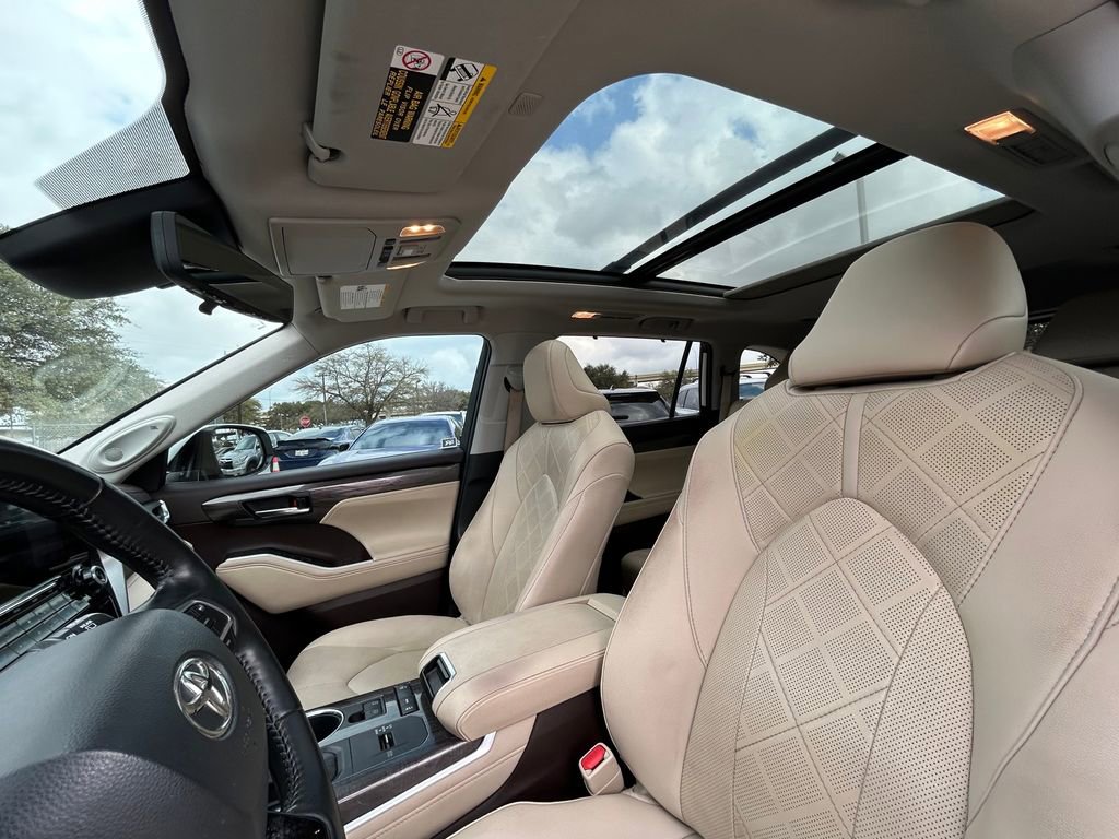 Used 2021 Toyota Highlander Platinum image 12