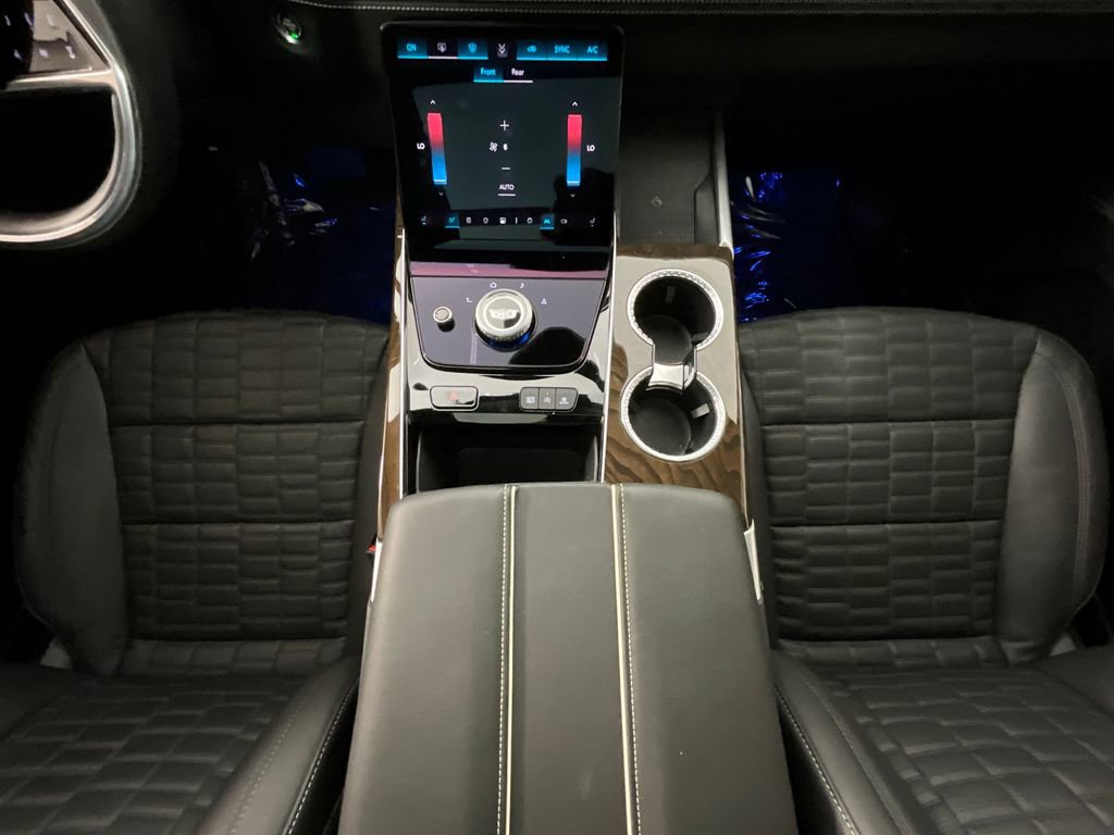 Used 2025 Cadillac Escalade ESV Sport Platinum image 14