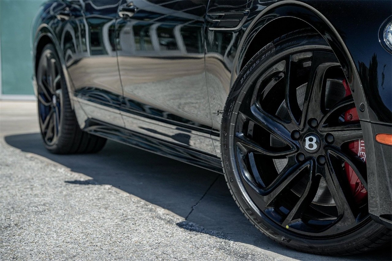 New 2025 Bentley Flying Spur Plug-In Hybrid image 8