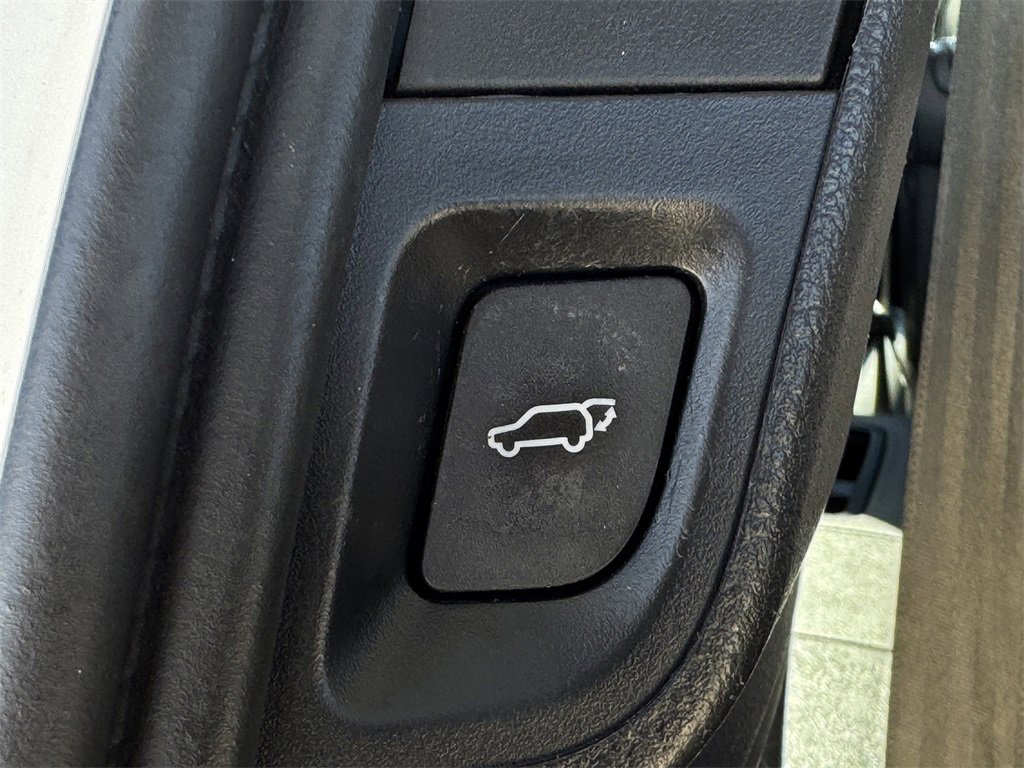 Used 2013 Toyota Sequoia Platinum image 35