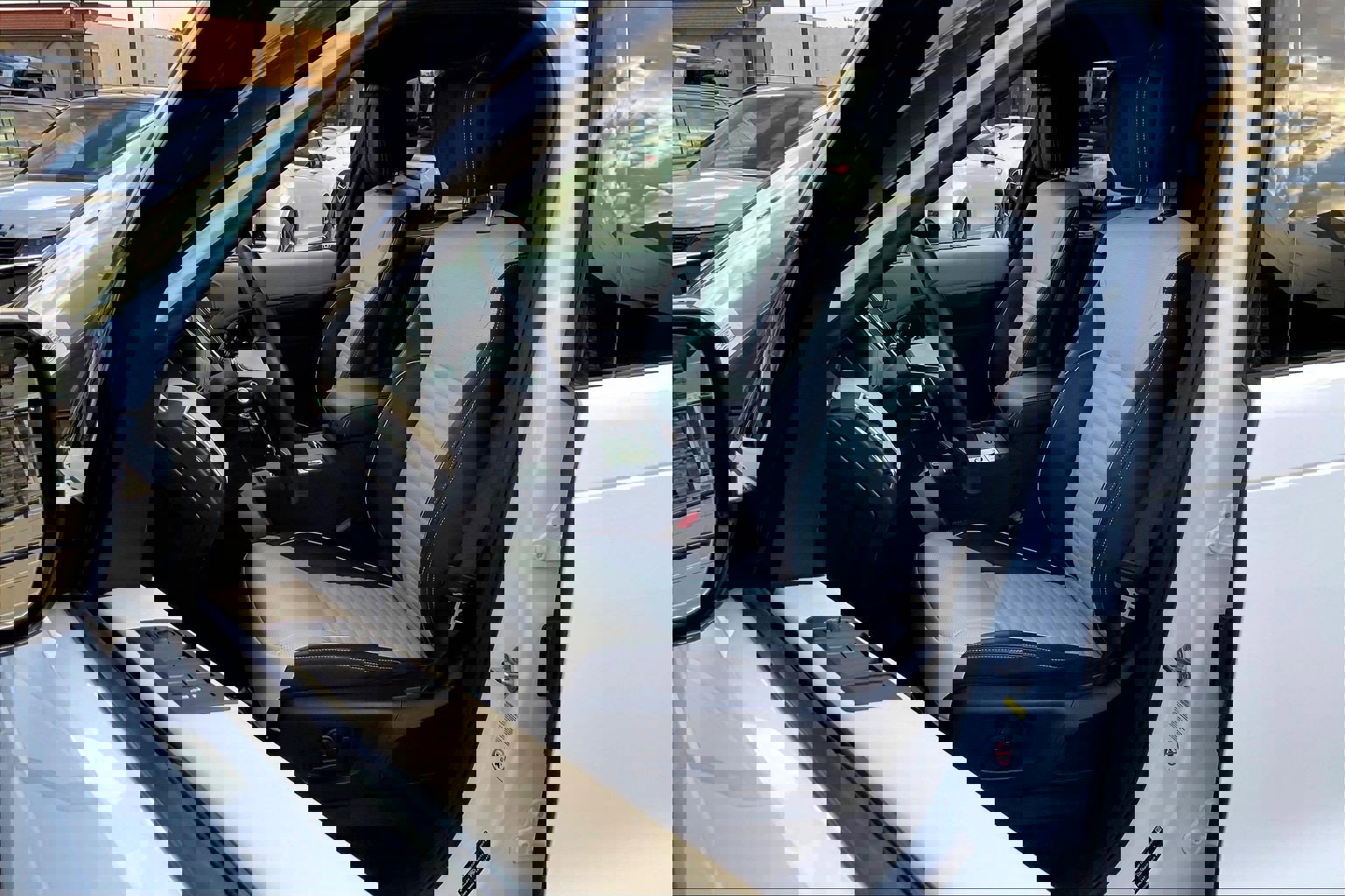 Used 2024 Land Rover Discovery Metropolitan Edition image 8